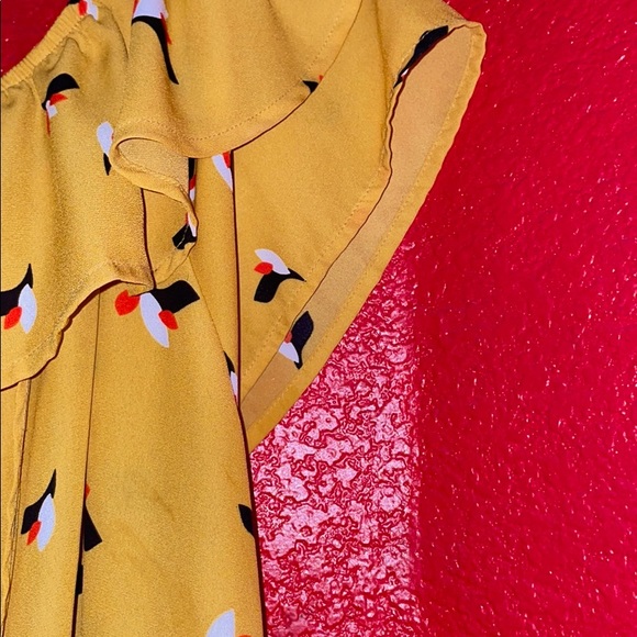 Off the shoulder bird print open back blouse - Picture 7 of 7